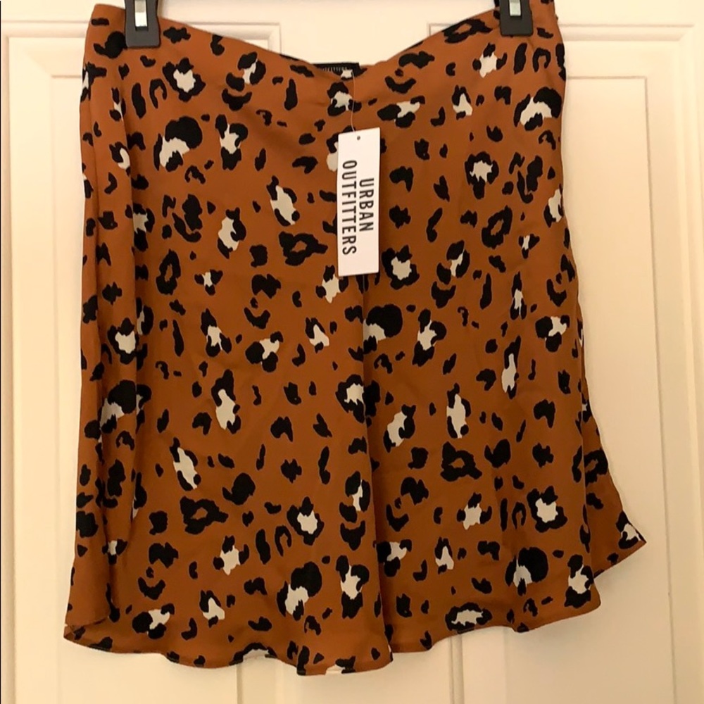 Flowy cheetah print skirt